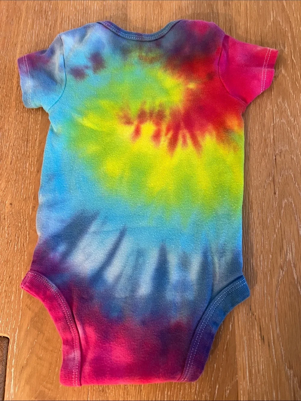 🐢🌈GERBER “HONO BABIES” RAINBOW TIE-DYE ONESIE🌈🐢